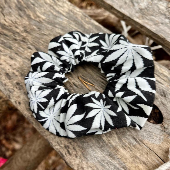 4 Pack Handmade CannaScrunchies - One of Each Print! - Picture 5 of 6